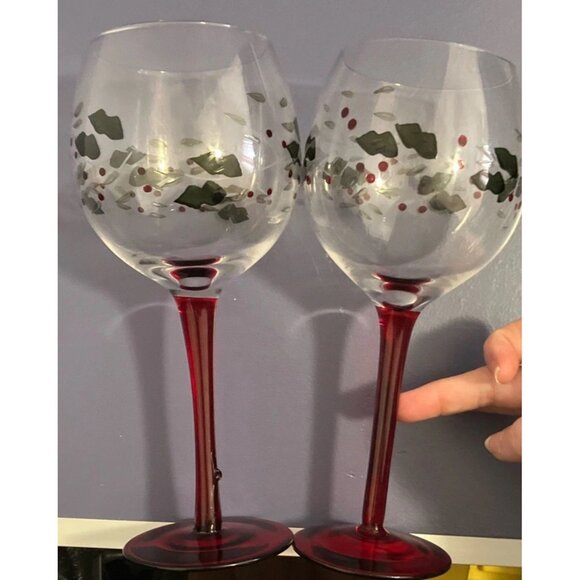 Two Pfaltzgraff set Winterberry Wine Goblets HandPainted 13oz Christmas glasses - Picture 3 of 11